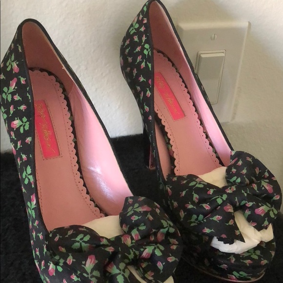 Betsey Johnson Shoes - Betsey Johnson black & pink Glitter Sole bow heels